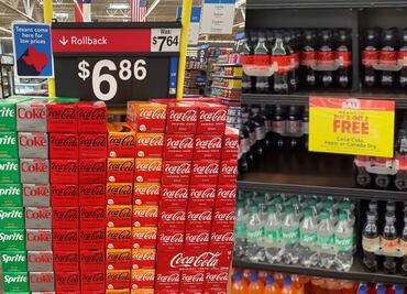 Tras boicot, exhiben en redes que Coca-Cola regala productos para “ganarse” otra vez a los latinos