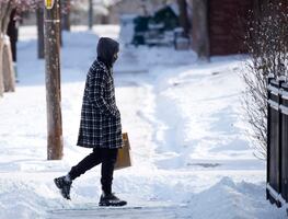 Migrantes en Denver sufren frío "de vida o muerte"; el peor en 40 años