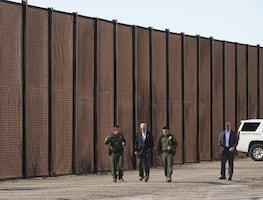Texas avala contrato millonario para continuar con muro fronterizo