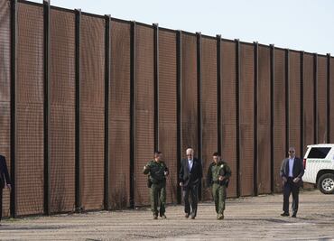 Texas avala contrato millonario para continuar con muro fronterizo