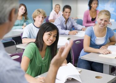 Ofrecen beca de verano para alumnos de preparatoria en Chicago