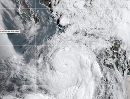 Huracán Flossie se fortalece frente a México: categoría 2 y posible evolución a huracán mayor. Mapa de trayectoria