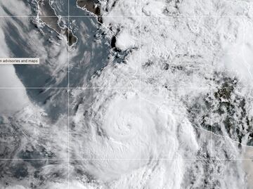 Huracán Flossie se fortalece frente a México: categoría 2 y posible evolución a huracán mayor. Mapa de trayectoria