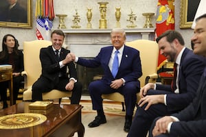 Trump aconseja a Macron tras la bofetada: "Asegúrate de que la puerta esté cerrada"