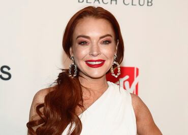 Lindsay Lohan presume minivestido blanco en Nueva York