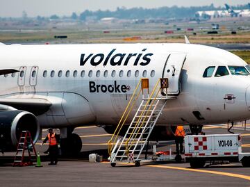 Profeco llama a aerolíneas a dejar de cobrar equipaje de mano