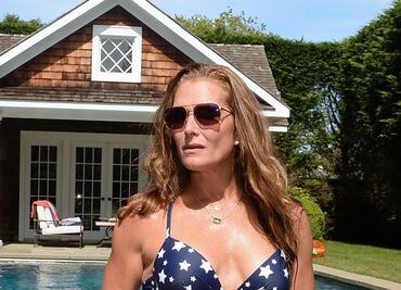 Brooke Shields presume cuerpazo en bikini a los 55 años