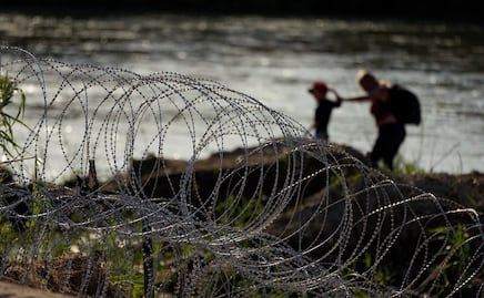Agentes de Texas "recibieron órdenes" de empujar a migrantes de vuelta al Río, incluyendo bebés y niños
