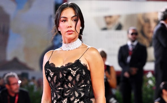 Georgina Rodríguez se lleva todas las miradas con diminuto bikini en nueva campaña 
