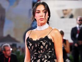 Georgina Rodríguez y el espectacular atuendo blanco con el que robó miradas en París