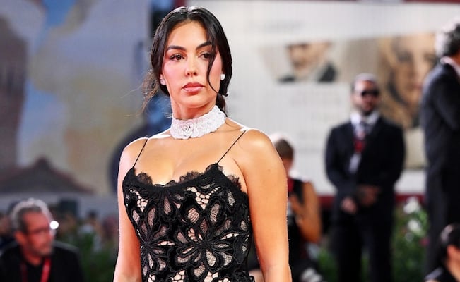Georgina Rodríguez y el espectacular atuendo blanco con el que robó miradas en París