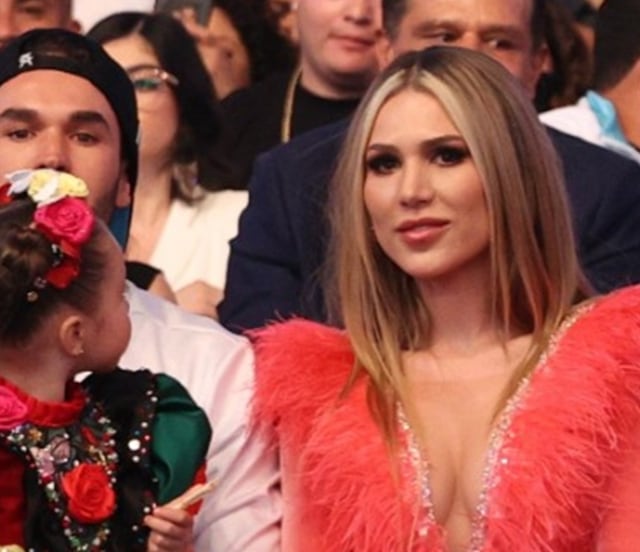 Esposa del 'Canelo' Álvarez da cátedra de estilo de cómo lucir un vestido de princesa en pleno embarazo