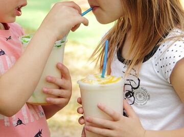 Un plan para que los niños de EU eviten las bebidas azucaradas