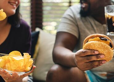 Comida rápida y procesados son tan dañinos como las drogas: estudio