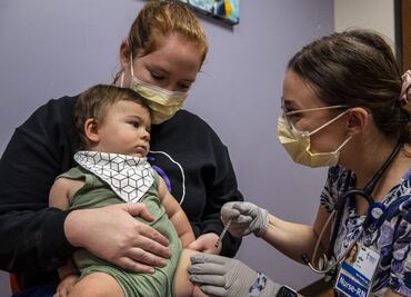 Avala Canadá vacuna de Moderna para niños de 6 meses a 5 años