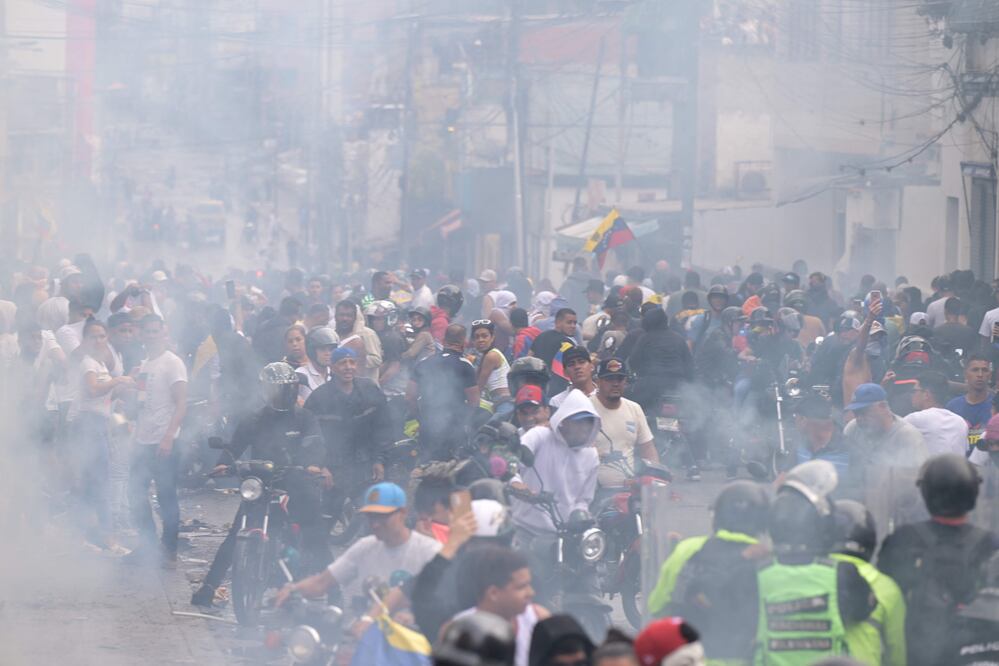 Cuatro muertos y cientos de detenidos en protestas contra Maduro en Venezuela(Photo by Yuri CORTEZ / AFP)