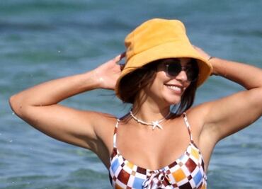 Vanessa Hudgens arrasa con 'figura imposible' en bikini de cebra