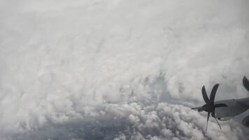 Impactante VIDEO: avión cazahuracanes vencido por los vientos de categoría 5 de Melissa