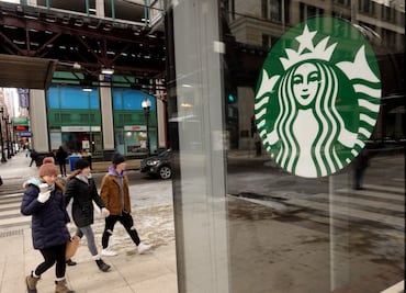 Starbucks se deshace de políticas de vacunación para empleados