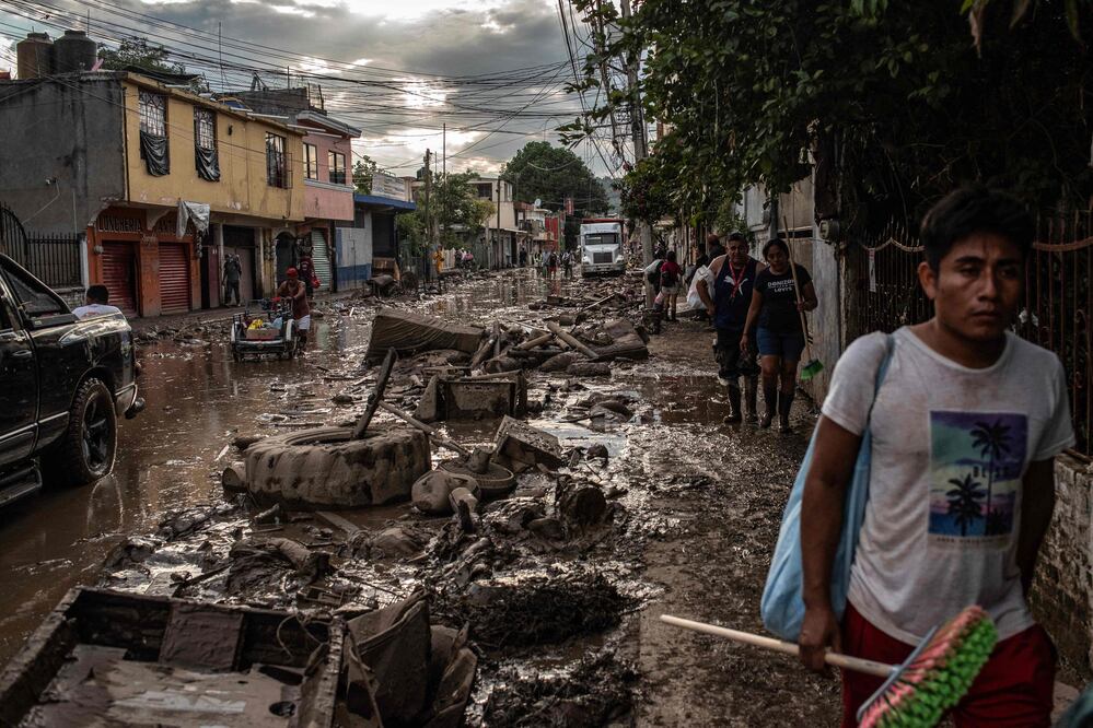 ¡Histórico! Suprema Corte y Senado se bajan el sueldo para ayudar a los damnificados por las lluvias en México (Photo by Hector  Quintanar / AFP)