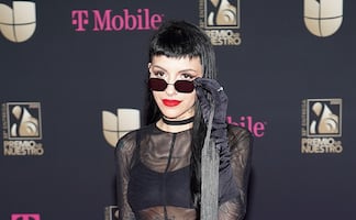 Cazzu regresa a los escenarios con sensual look “de la venganza” y grita su soltería