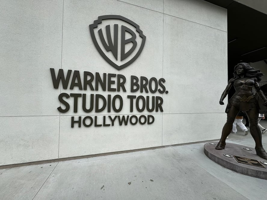 Warner y Paramount reciben luz verde para crear un coloso mediático. Warner Bros Studio Tour