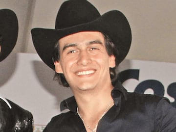 Al igual que Joan Sebastian, Julián Figueroa compuso una bella canción para José Julián