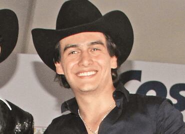 Al igual que Joan Sebastian, Julián Figueroa compuso una bella canción para José Julián