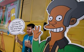 El actor que dio voz a Apu pide perdón a la comunidad india