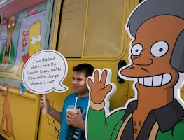 El actor que dio voz a Apu pide perdón a la comunidad india