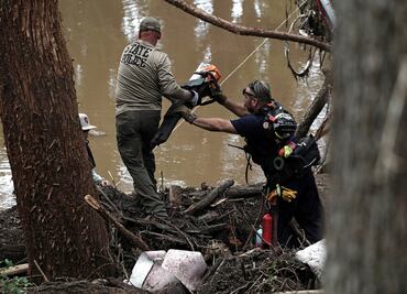 Héroe en Texas: Nadador salva a 165 personas de las mortales inundaciones en Camp Mystic