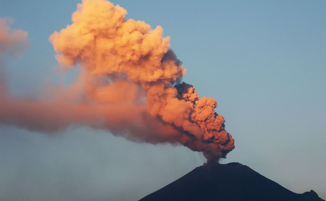 Actividad del volcán Popocatepetl en las últimas 24 horas (29 de mayo).  Foto: JOSE CASTAARES / AFP