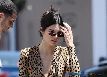 Kendall Jenner luce silueta con minivestido de guepardo