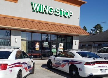 Cliente saca arma en restaurante de Texas porque su orden tardó mucho