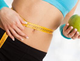 ¿Cómo saltarse la cena provoca aumento de peso, según especialistas?