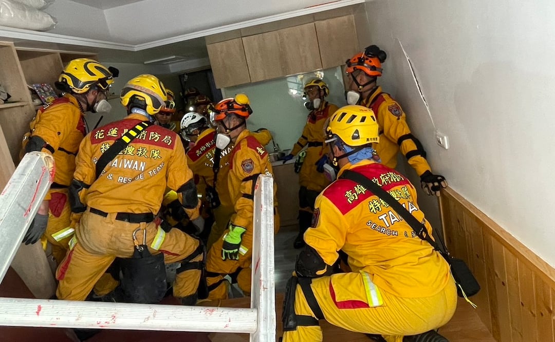Taiwán continúa la búsqueda de más de 600 personas atrapadas y desaparecidas tras sismo. Foto: EFE