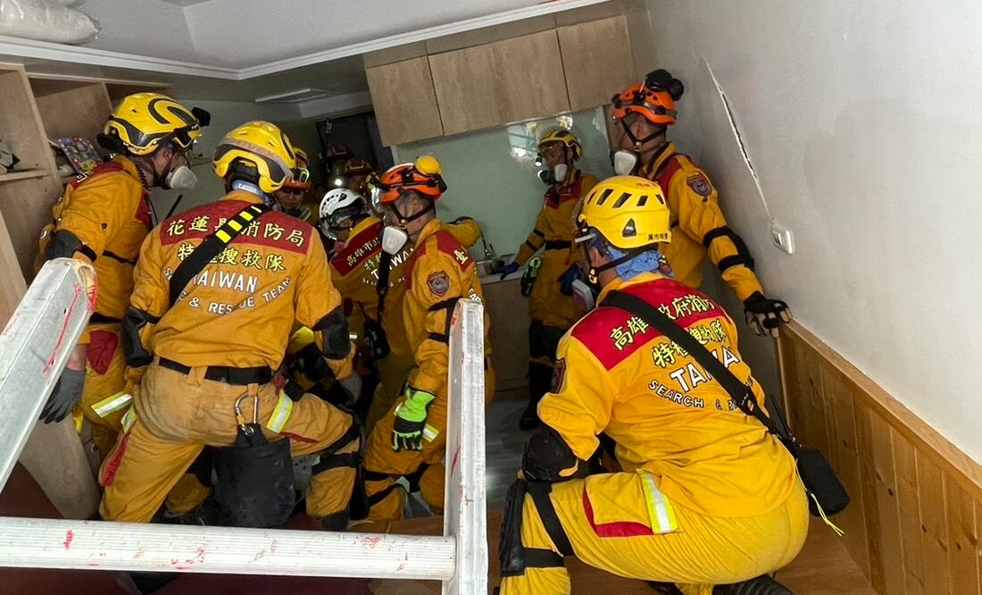 Taiwán continúa la búsqueda de más de 600 personas atrapadas y desaparecidas tras sismo. Foto: EFE