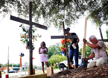 Muestras de dolor por los afroamericanos asesinados por motivo racial en Florida