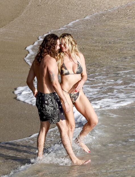 Heidi Klum, de 51 años, se luce despampanante con microbikini en playas del Caribe. Foto: The Grosby Group