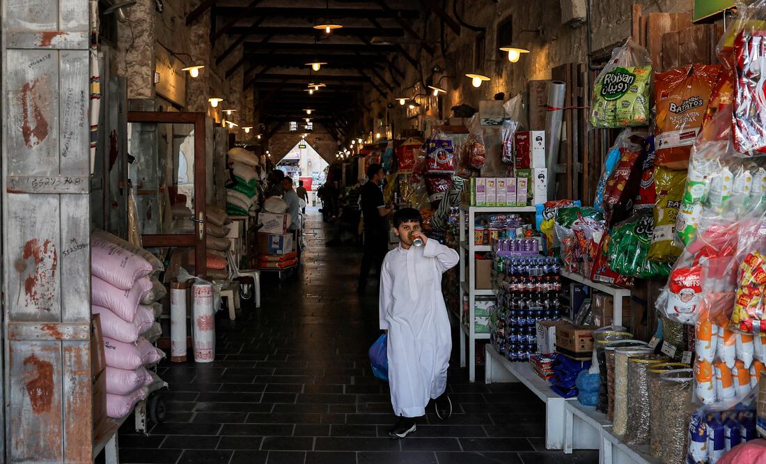 EU recomienda que sus ciudadanos en Qatar se resguarden en sus casas hasta nuevo aviso. (Photo by Karim JAAFAR / AFP)