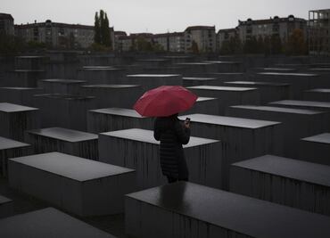 Viral. Policías alemanes hacen fitness en memorial del Holocausto
