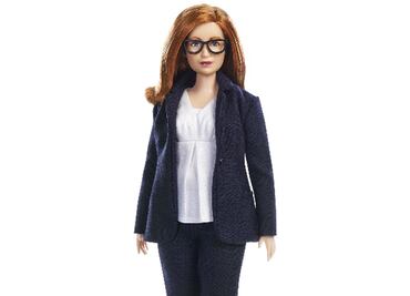 Una barbie en honor a la cocreadora de la vacuna de Oxford/AstraZeneca