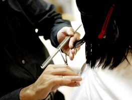 Buscan estilistas para trabajar en spa de hotel de Disneyland