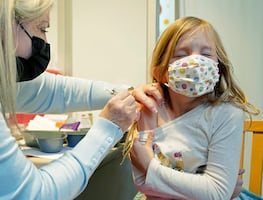 Se termina la era de las vacunas gratis contra la covid. ¿Quién pagará ahora?