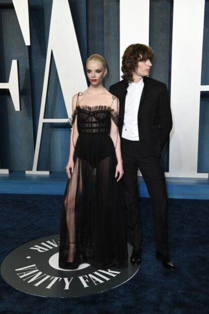 Anya Taylor-Joy luce lujoso vestido transparente en el after party de Vanity Fair 