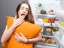 Los alimentos que nunca deberías comer antes de dormir, según Harvard