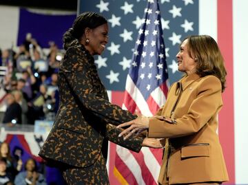 Michelle Obama apela a las mujeres y las insta a defender sus derechos votando por Harris