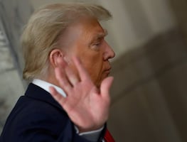 Trump pierde su lugar en la lista Forbes 400; su fortuna se desploma a $2.6 mil millones de dólares