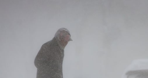 Chicago abre refugios para personas sin hogar, ante vórtice polar 