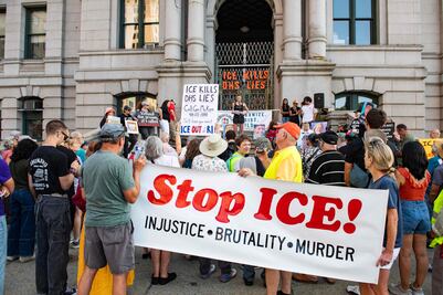 ICE revisa sus protocolos tras la muerte de migrantes durante operativos en Estados Unidos
